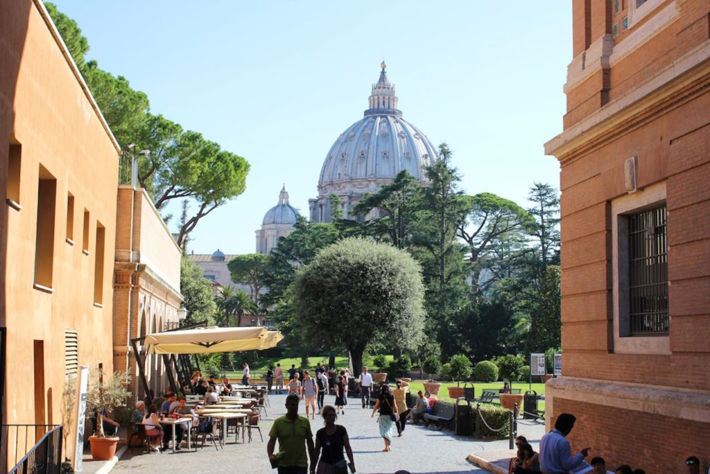 rome tourist card vs omnia card rome Vatican