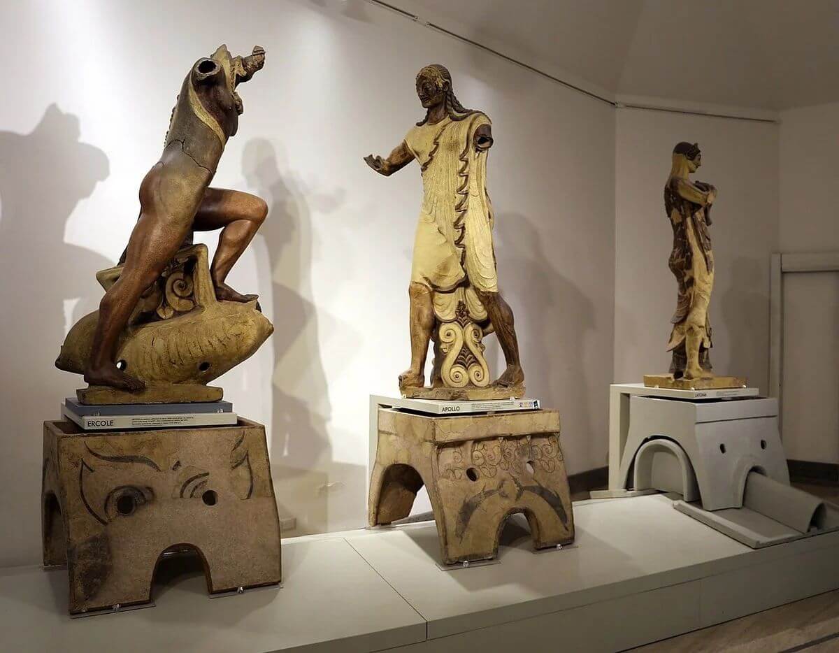 Hercules, Apollo and Latona, Etruscan terracotta statues from Veii, displayed at Villa Giulia